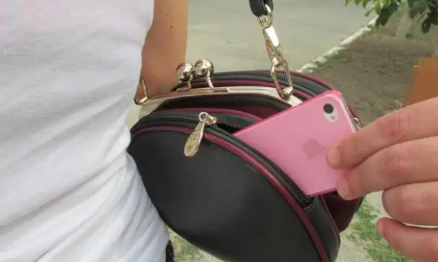 Телефонды сұрап алып, қашып кетті