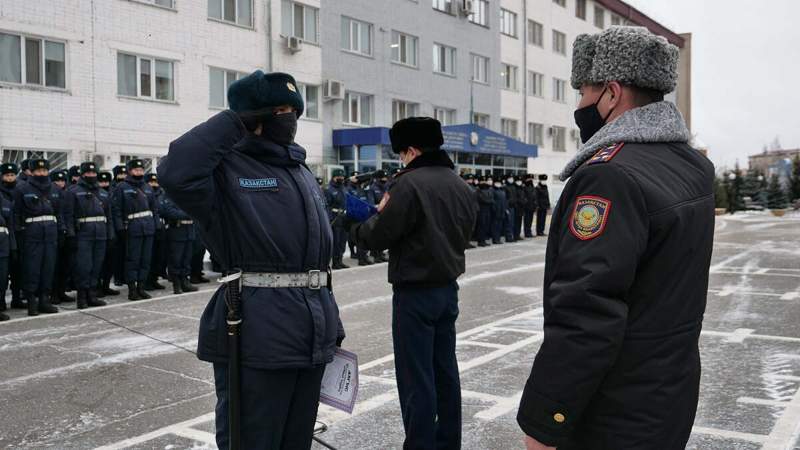 Петропавл полицейлері адамдарды өрттен құтқарған әскери қызметкерлерді марапаттады 