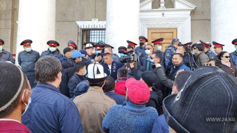 Бішкек тұрғындары бас көтерді