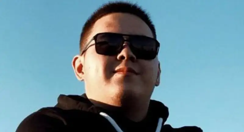 Иманбек Ресейде өткен музыкалық фестивальде жұртты таңқалдырды  