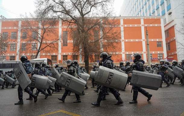 Бүлікке қатысы бар он мыңға жуық адам ұсталды