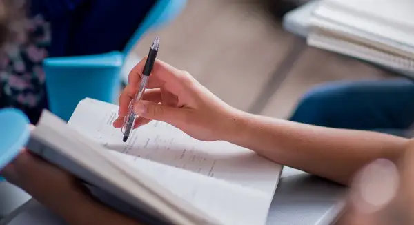 Үшінші тоқсанда қай сынып оқушылары мектепке барып оқиды?