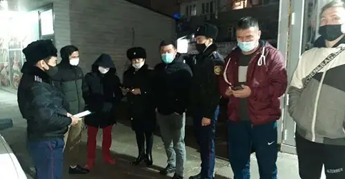 Полиция түнде сыртта жүрген 319 жасөспірімді анықтады