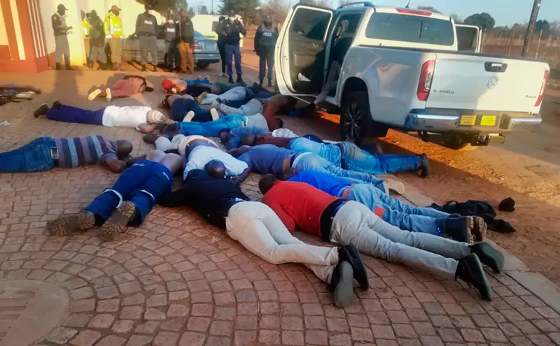 Шіркеудегі жұртты кепілге алған