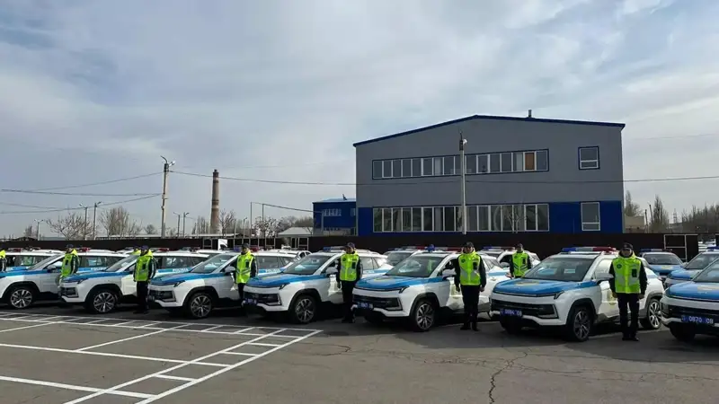 Жамбылдық полицейлер алғаш болып отандық электромобильмен жүреді 