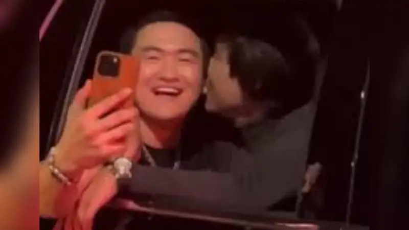 ЛГБТ қауымдастығы Қайрат Нұртас пен Төреғали Төрәліні өз қатарларына қосты (видео)