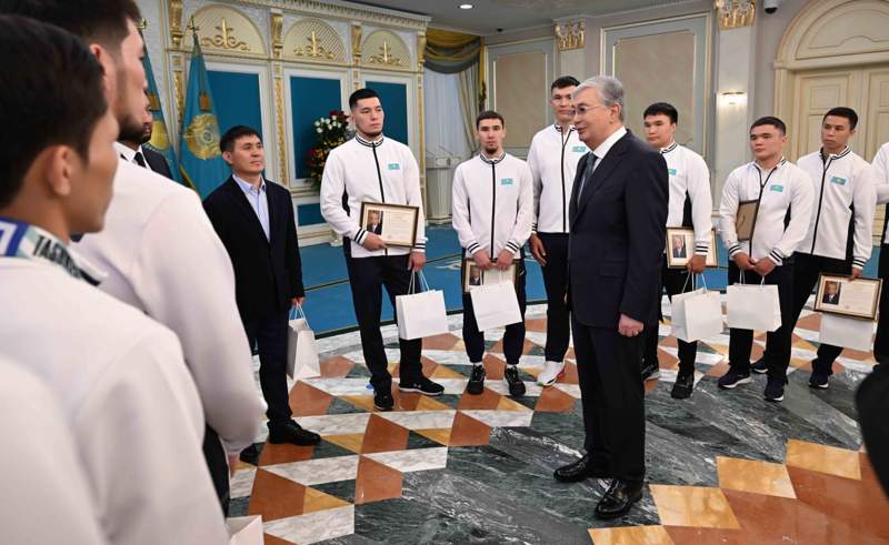  Финалдағы жекпе-жектерді түгел көрдім: Тоқаев әлем чемпионатының жүлдегерлерін қабылдады