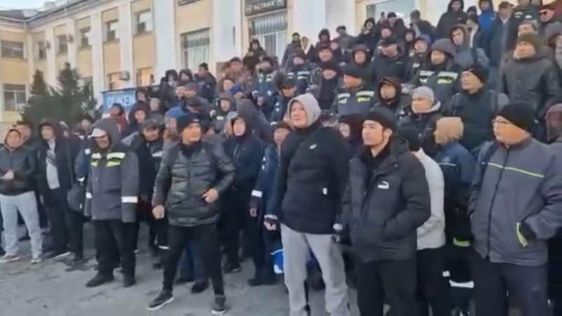 «ҚазМұнайГаз» Астанада наразылыққа шыққан мұнайшыларды «Өзенмұнайгаз» ұжымына жұмысқа ала алмайтынын жеткізді