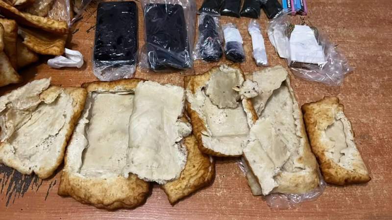 Колонияға шелпек ішіне насыбай жасырып өткізбек болған күдікті ұсталды