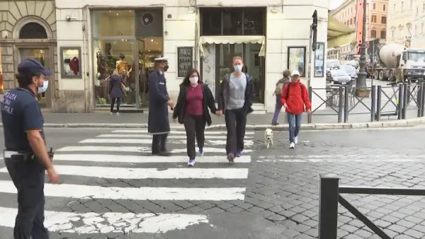 Италияда көшеде маска тағып жүру міндеттелді  