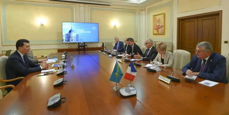 Ерлан Қарин Франция сенаторларымен кездесті