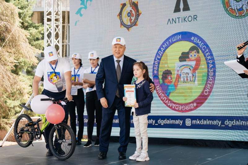 Мемлекеттік кірістер департаменті мен Antikor Almaty балаларды  1 маусыммен құттықтады