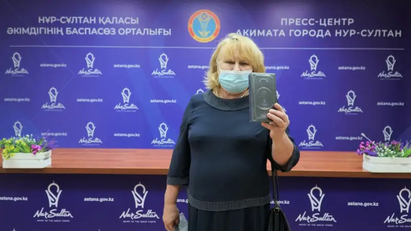 Елордада вакцина алған екі тұрғын iPhone12 ұтып алды