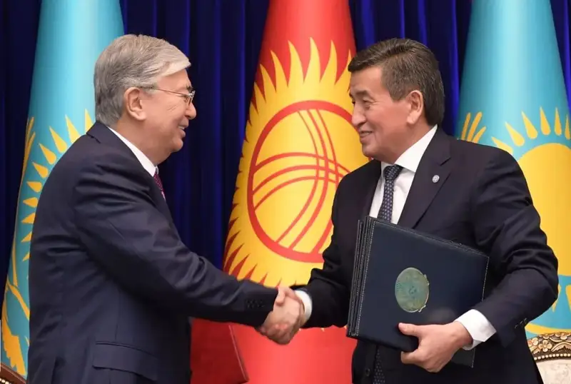 Тоқаев Сооронбай Жээнбековпен телефон арқылы сөйлесті 