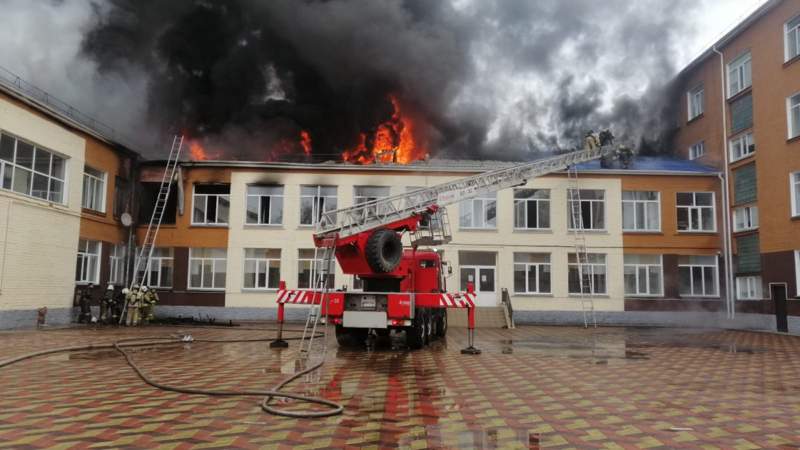 Павлодардағы мектептің өртенуіне байланысты қылмыстық іс қозғалды
