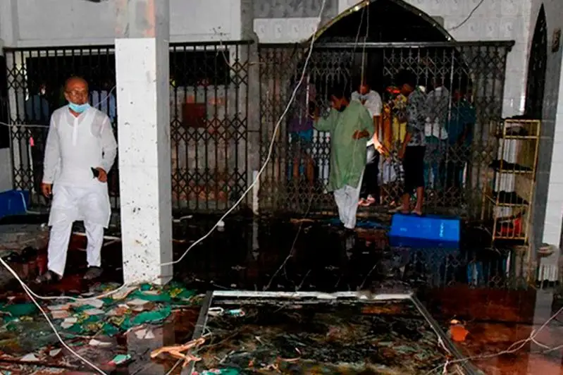 Бангладеш мешітіндегі жарылыс: 11 адам қаза тапты