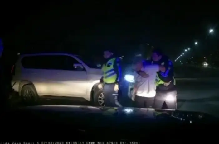 Ақтауда көлікпен патрульдік полициядан қашқан мектеп оқушысы ұсталды (видео)