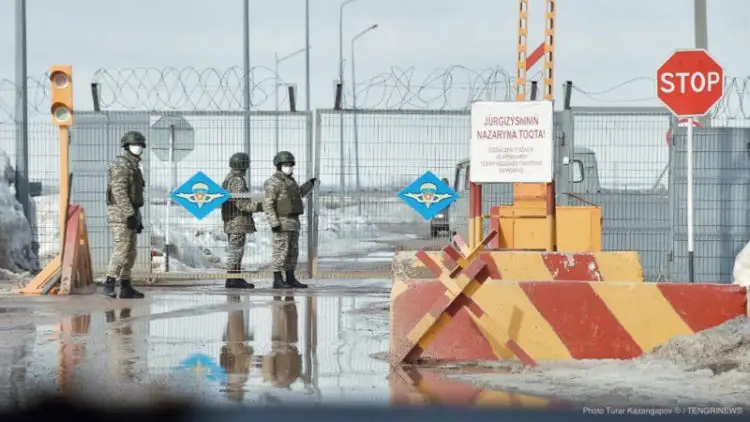 Қоғамдық көлік тұрақты дезинфекцияланады 