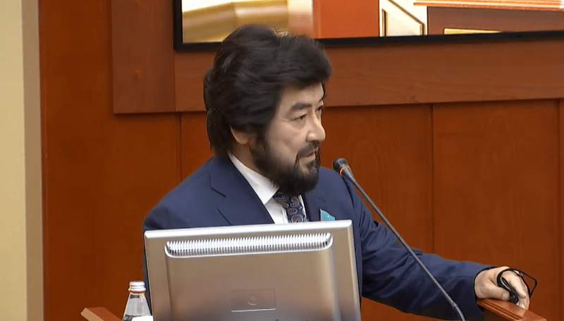 Журналист Бекболат Тілеуханның қол көтергенін мәлімдеді