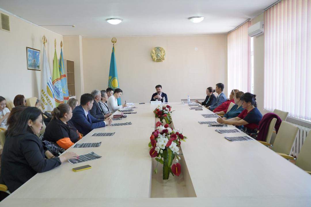 Елорданың азаматтық секторының өкілдері жалпы республикалық референдум өткізу жайын талқылады