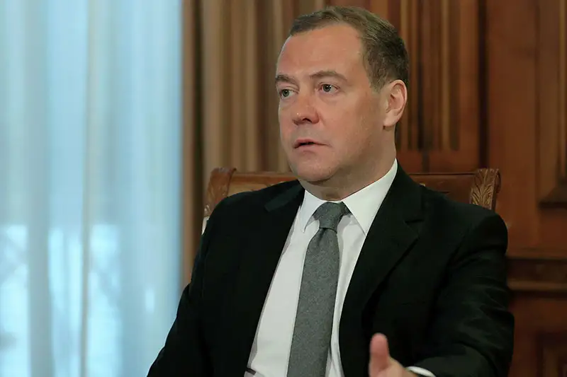 Медведев коронавирусқа қарсы екпе жасатты