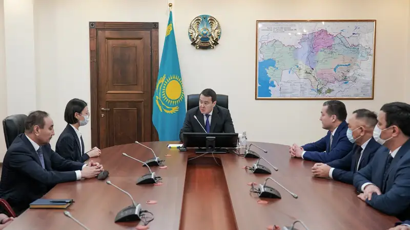 Әлихан Смайылов бес министрліктің ұжымына жаңа басшыларды таныстырды