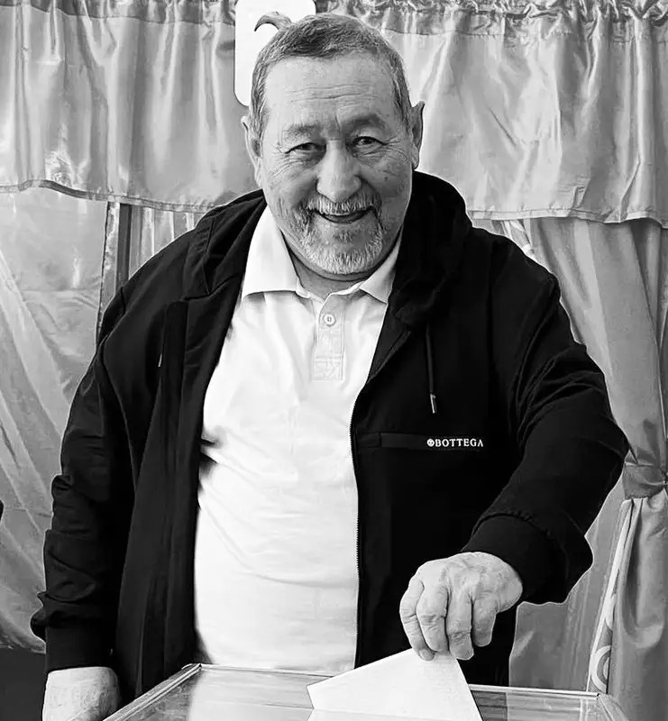 Баян Алагөзованың әкесі Мақсат Мұхитденов қайтыс болды