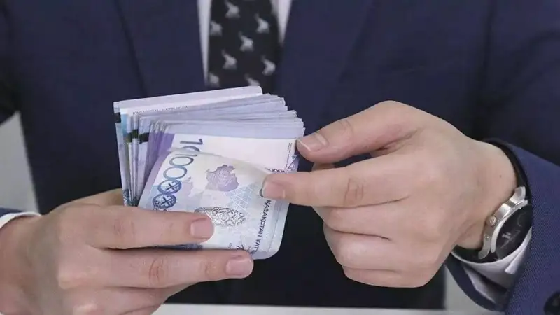 Атырауда Сыбайлас жемқорлыққа қарсы қызметтің офицері ірі көлемде пара алды деген айыппен сотталды