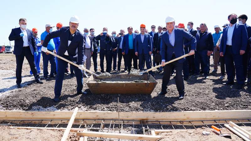 Қазақстан мен Өзбекстан Премьер-министрлері шағын ауданның құрылысын бастап берді