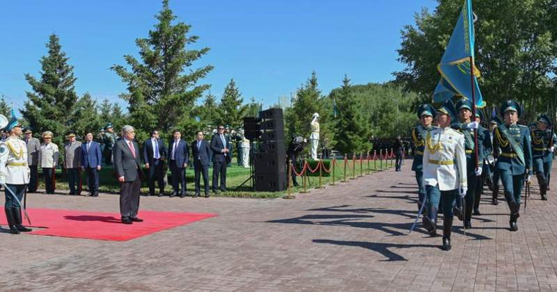 Қасым-Жомарт Тоқаев Мемлекеттік ту көтеру рәсіміне қатысты