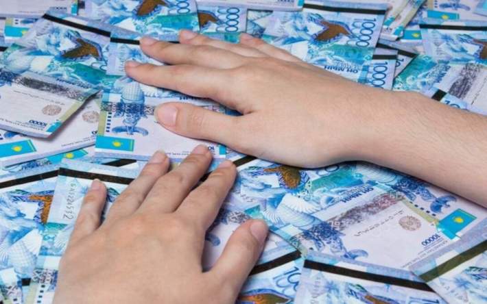 Мектеп есепшісі 12 млн теңге жымқырып, құмар ойындарға жұмсаған