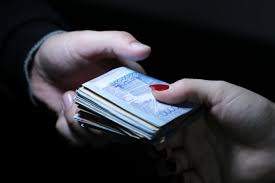Тұрғын полицияға пара бергені үшін ұсталды