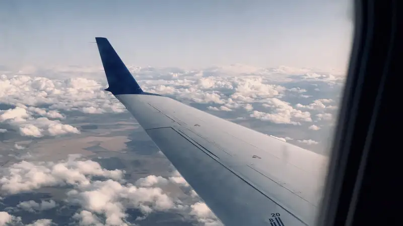 Ұшақ бір сағат жерге қона алмай жүрген