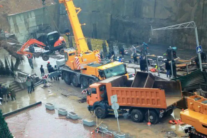 Ташкент метросы опырылып, бес адам мерт болды