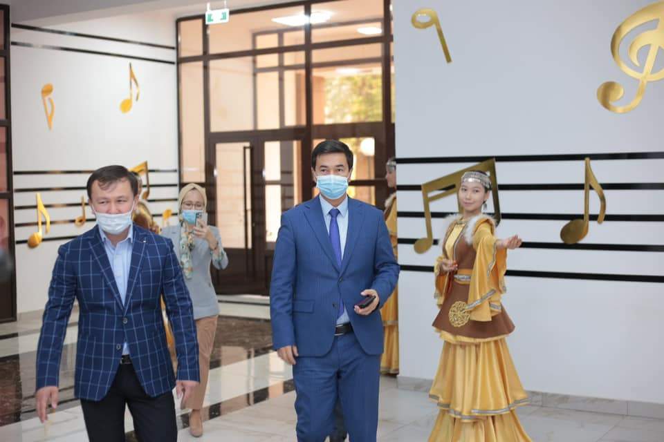 Жас ақындар арасында Республикалық «Күміс қалам» поэзиялық кеші басталды