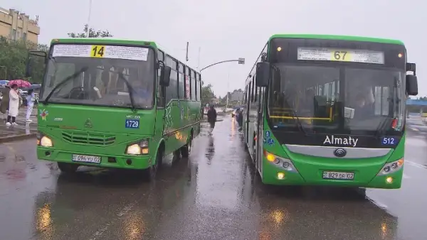 Алматыда қоғамдық көлік қалыпты кестемен жүре бастады