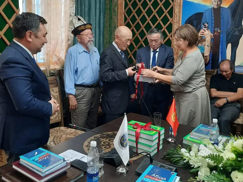 Жамбыл Жабаевтың жырлары қырғыз тілінде жарық көрді 