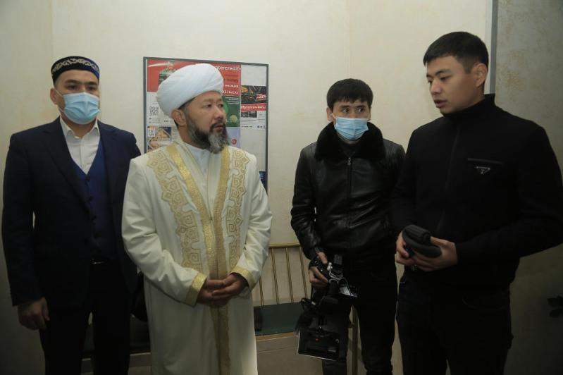 Бас мүфти Алматыда қайғылы оқиға кезінде қаза тапқан азаматтардың отбасыларына барды 