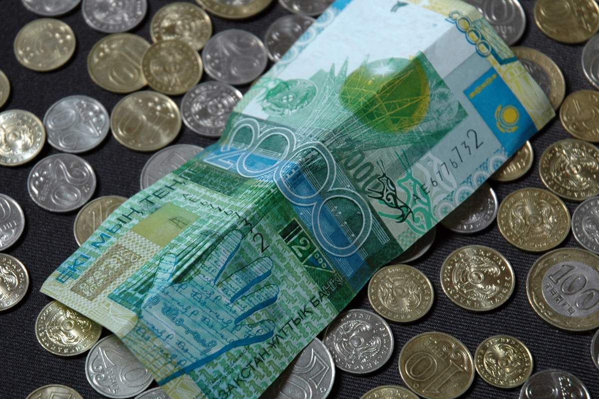 Баласымен үйде отыруға мәжбүр ата-аналарға ақы төленеді