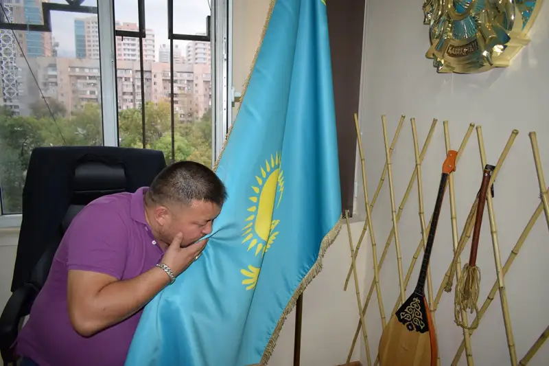 Сазгер Ерлан Төлеубай: Атажұртқа «не алам» деп емес, «не берем» деп келгем