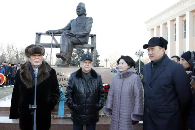 Асқар Тоқпановқа ескерткіш қойылды 