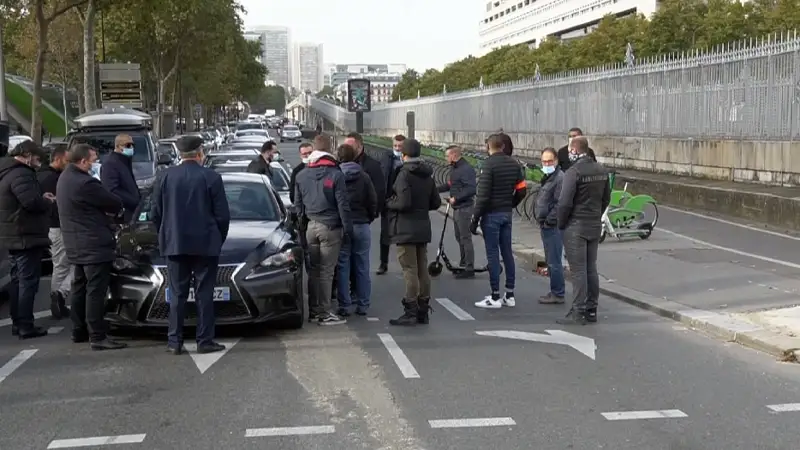 Францияда дағдарыстан зардап шеккен тұрғындар ереуілге шықты