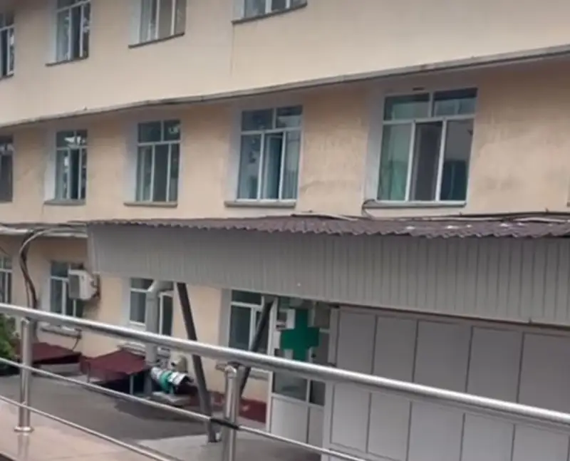 Қаскелеңде сәбиінен айырылған әйел перзентхананың терезесінен секіріп кетті