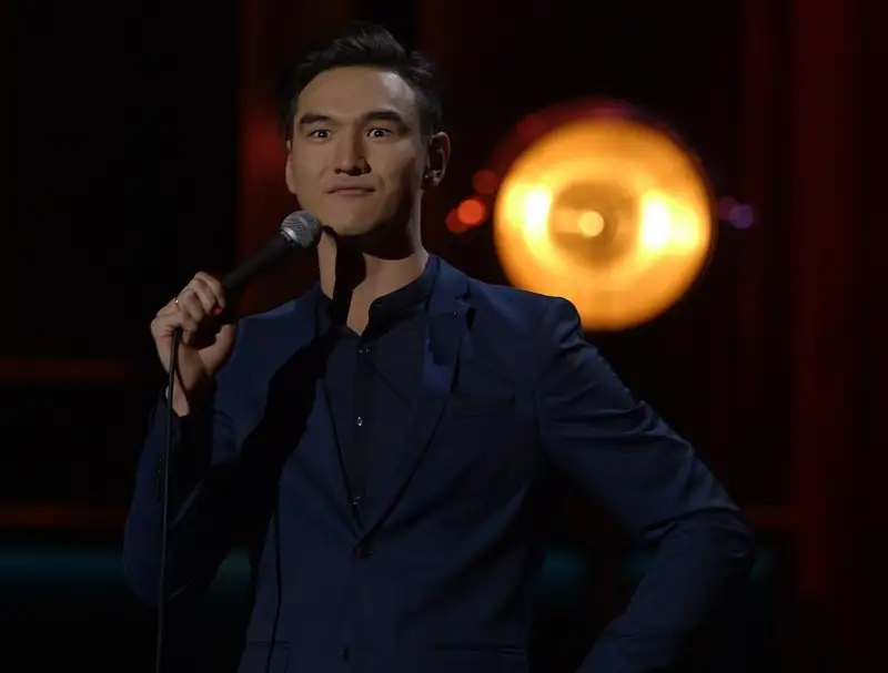 «Етеккірің келіп жүр ме?» Сабуров АҚШ-та белсендінің намысына тиді