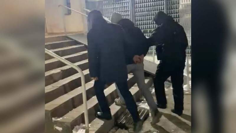 Шымкентте жанармай құю бекетіне қарақшылық шабуыл жасаған ер адам ұсталды  