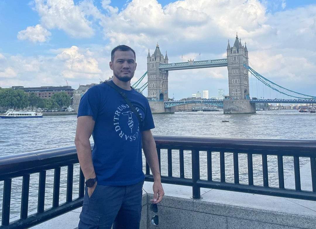 «NEGE-нің көп көмегі тиді»: Жерлесіміз Ұлыбританиядан АҚТАЛЫП келді