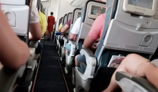 Пандемия кезінде ұшақтағы ең қауіпті жер анықталды