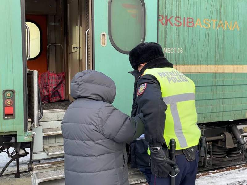 Пойызда ішімдік ішіп, балағат сөз айтқан әйелдер әкімшілік жауапкершілікке тартылды