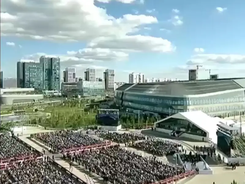 ЭКСПО кешенінде өтетін Қасиетті Мессаға мыңдаған адам жиналды (видео)