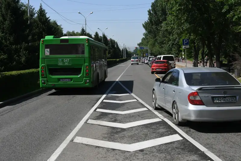 Алматының Райымбек даңғылында автобус жолағымен жүруге рұқсат беріледі